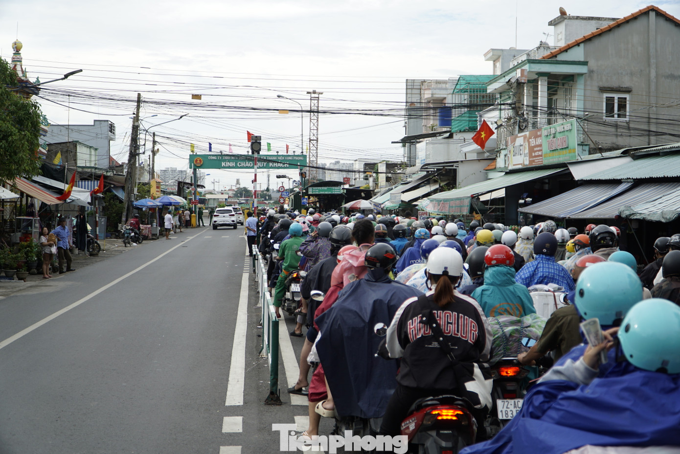 Tuy nhiên, do chiều nay (3/9) là thời gian cuối kỳ nghỉ, lưu lượng phương tiện gia tăng đột biến nên xảy ra tình trạng quá tải vào buổi chiều tối.