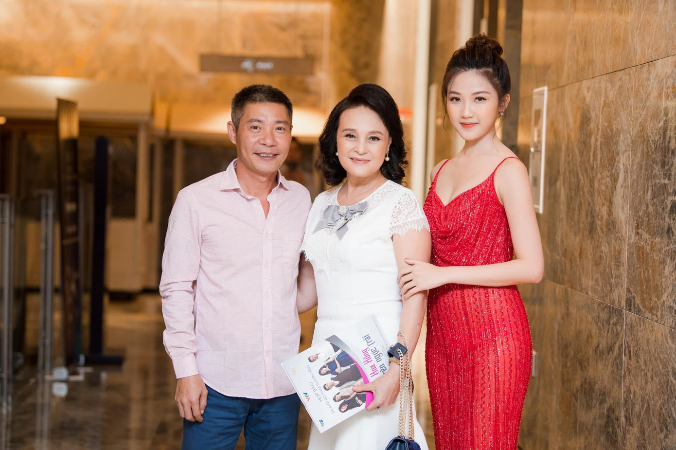 Bài học đắt giá của Công Lý cho 'Trà tiểu tam' trong 'Hoa hồng trên ngực trái' ảnh 3