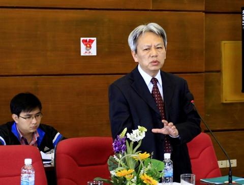 Ông Nguyễn Sĩ Dũng phát biểu tại Hội nghị lấy ý kiến của các văn nghệ sĩ trẻ, nhà báo trẻ đóng góp về Dự thảo sửa đổi Hiến pháp 1992. Ảnh: Xuân Tùng.