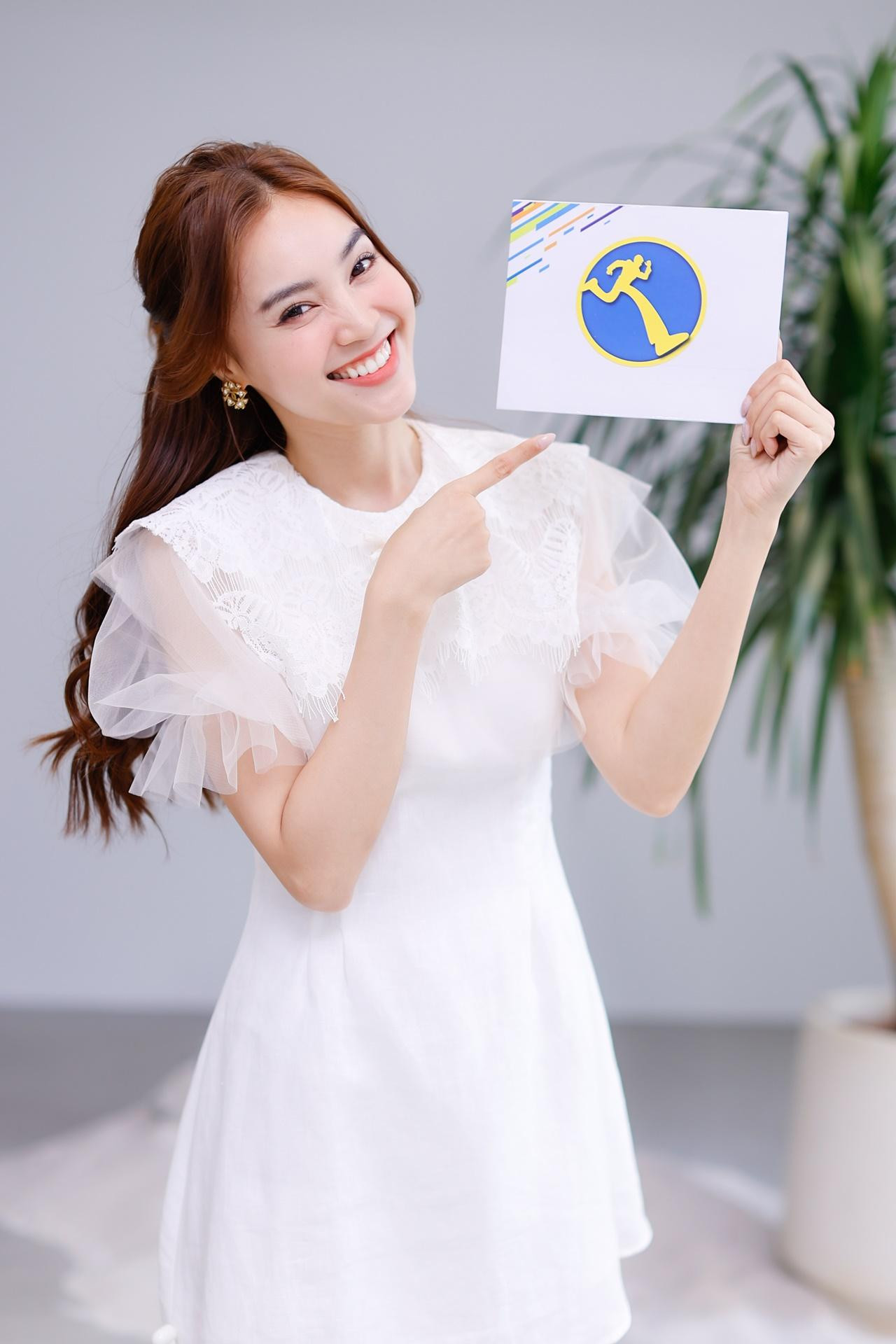 Ninh Dương Lan Ngọc trở lại với Running Man mùa 2, khẳng định mình vẫn đáng yêu, chơi hết sức và tiếp tục là “nữ hoàng cơ hội”. Chiến thuật của cô là bất chấp chiêu trò, thậm chí phản bội lại đồng đội để quyết tâm giành chiến thắng. Tuy nhiên, Lan Ngọc khá băn khoăn vì trải qua một mùa, có lẽ các cast nam đã cảnh giác, đề phòng hơn, không còn nhường nhịn cô như trước nữa.