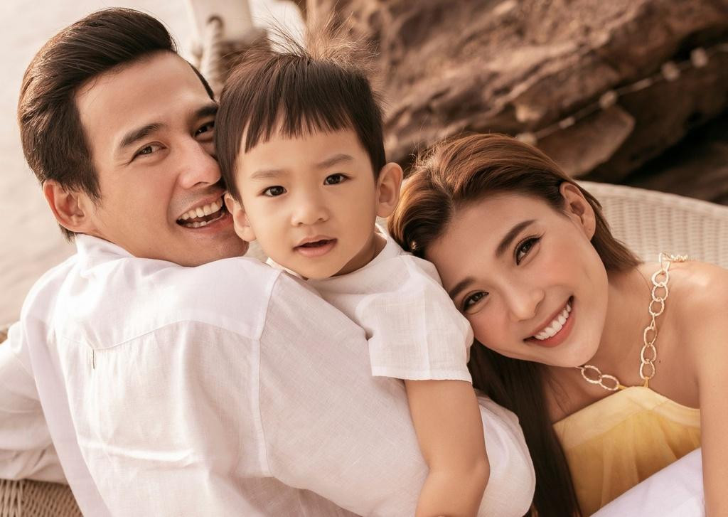 Gia đình vợ chồng Thúy Diễm - Lương Thế Thành