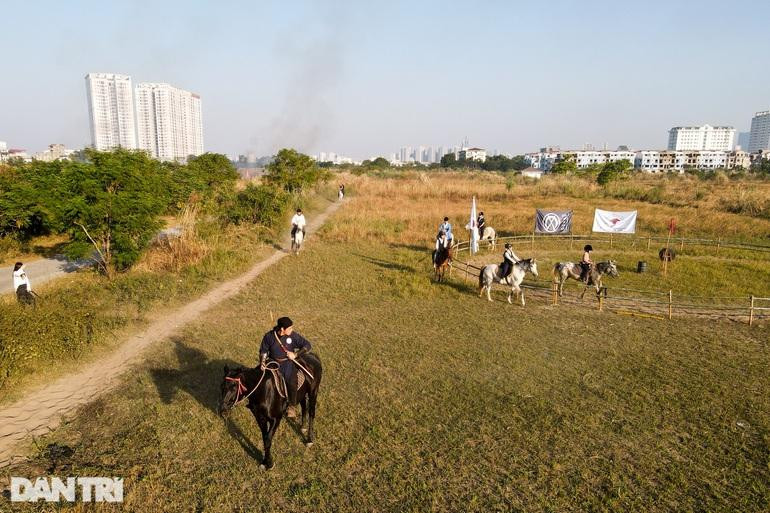 Toàn cảnh sân tập của CLB Ngựa Hà Nội ở huyện Hoài Đức, Hà Nội.