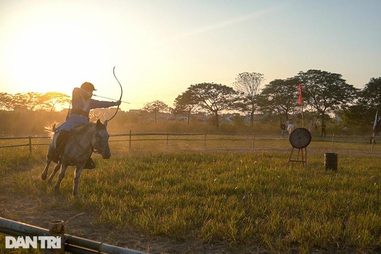 Người chơi nhỏ tuổi nhất ở CLB Ngựa Hà Nội mới tròn 7 tuổi.