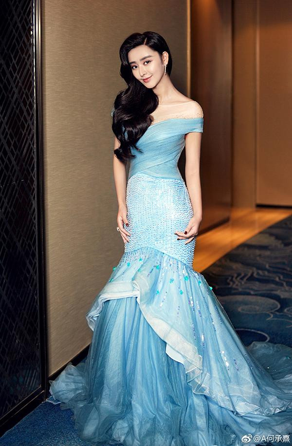 Hà Thừa Hi trong một sự kiện.