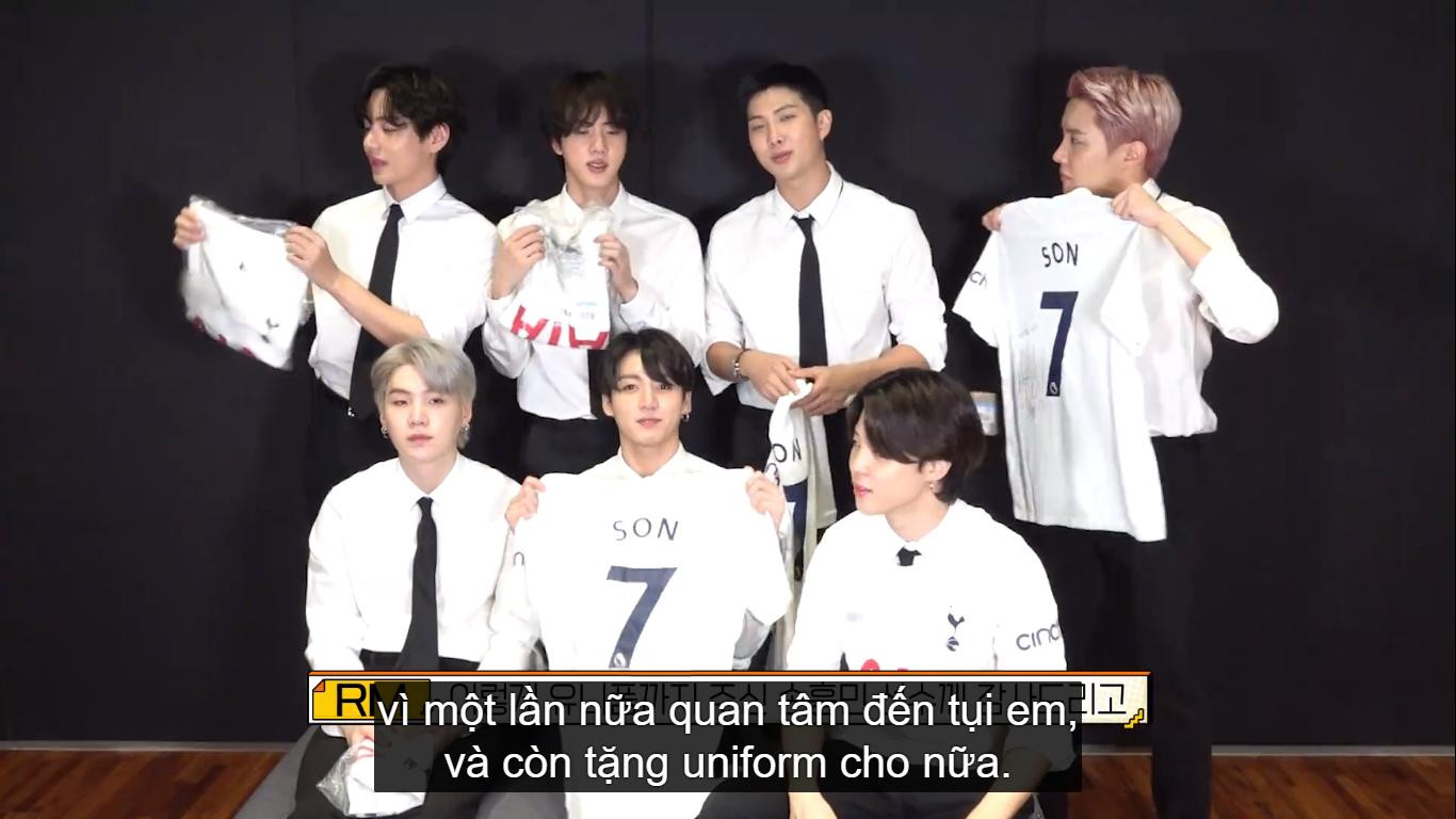 BTS nhận áo đấu có chữ ký từ ngôi sao Son Heung Min BTS nhận áo đấu có chữ ký từ ngôi sao Son Heung Min