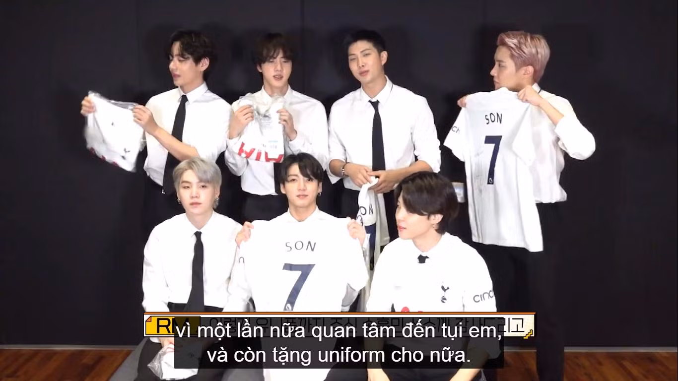 BTS nhận áo đấu có chữ ký từ ngôi sao Son Heung Min