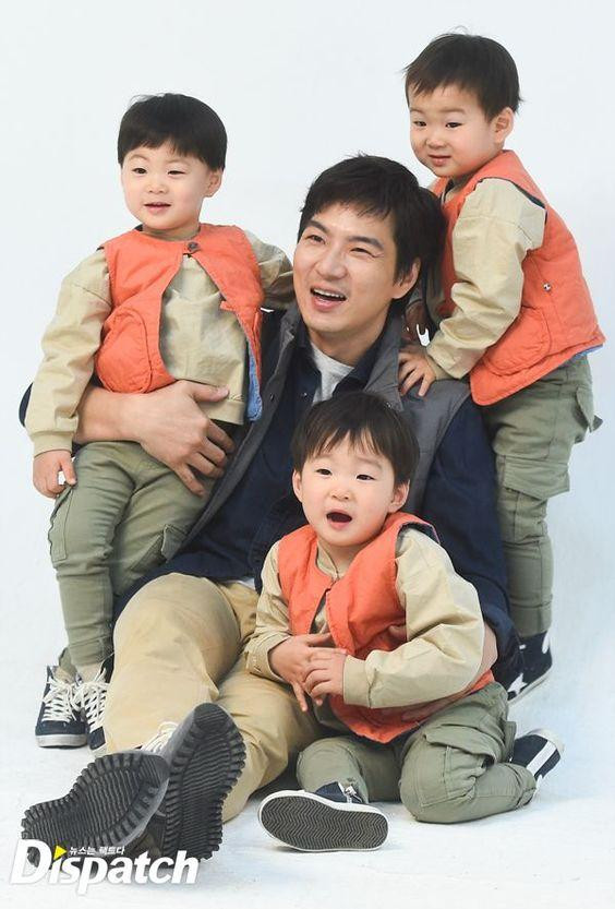 Ba cậu nhóc Daehan - Minguk – Manse của gia đình nam diễn viên Song Il Gook và nữ thẩm phán Jung Seung Yeon từng là “cơn sốt” khắp châu Á sau khi tham gia show thực tế The Return Of Superman (tạm dịch: Siêu nhân trở lại) của đài KBS năm 2014.