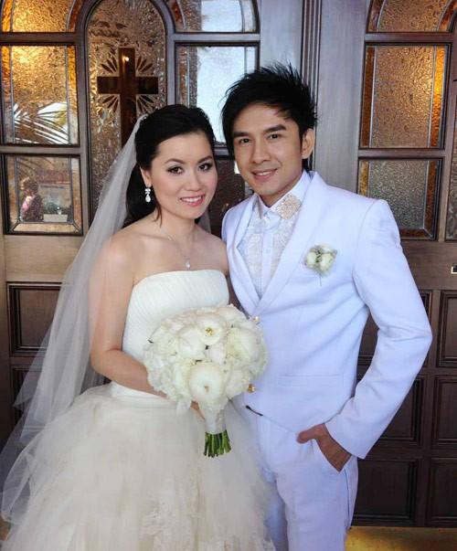 Năm 2013, Đan Trường thông báo kết hôn với nữ đại gia bất động sản Thủy Tiên. Thời điểm đó, nam ca sĩ đã vấp phải không ít ý kiến phản đối của người hâm mộ, nhiều fan “cuồng” của anh có lời lẽ khiếm nhã, chê bai nhan sắc của doanh nhân Việt Kiều. &quot;Anh Bo&quot; đã phải viết tâm thư bảo vệ bà xã.