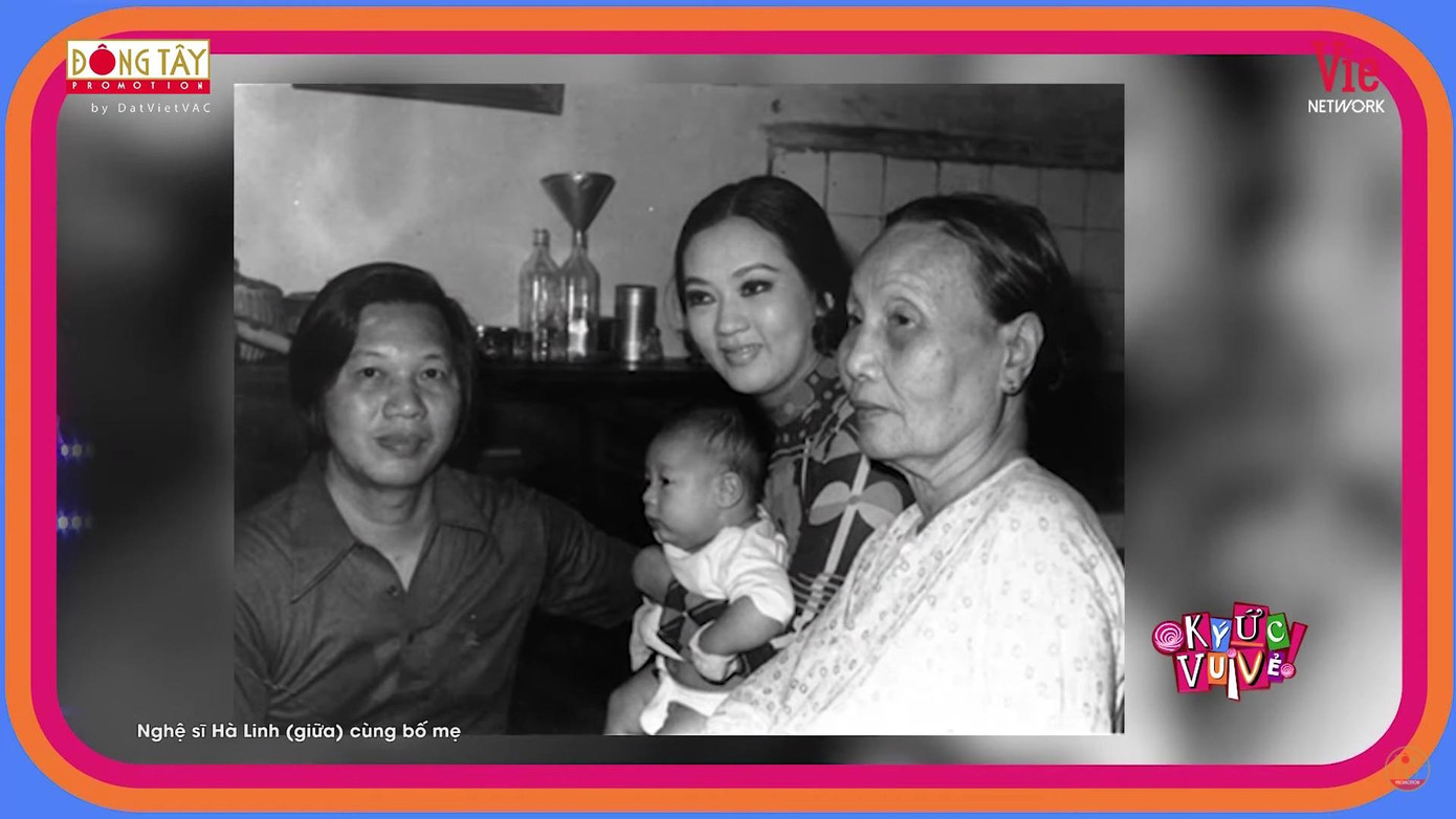 Nghệ sĩ Hà Linh (giữa) cùng bố mẹ