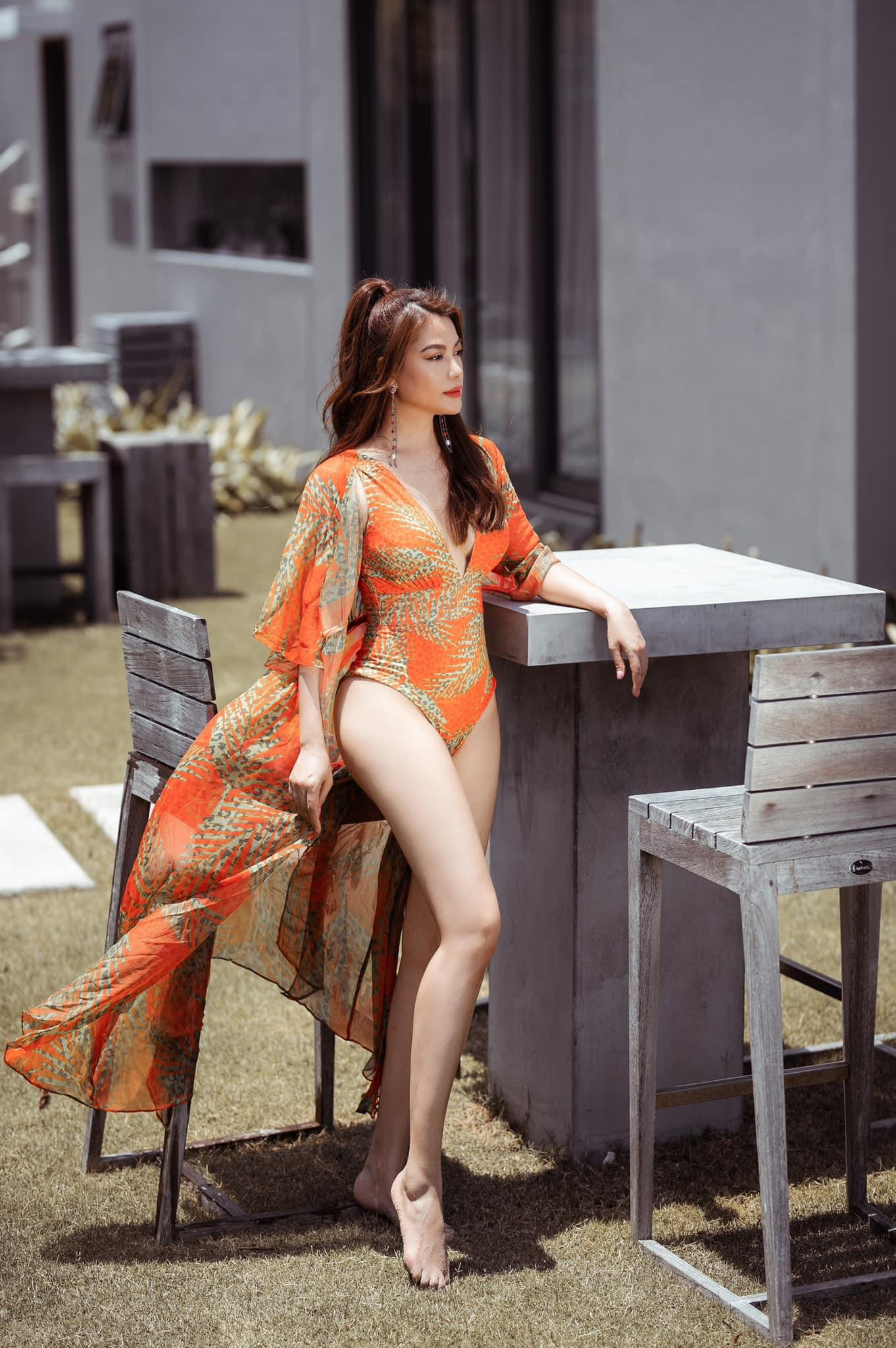 Trương Ngọc Ánh tự tin khoe đôi chân dài thon gọn khiến nhiều người ghen tị