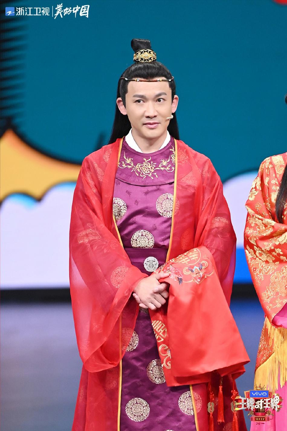 Về phía Nhiếp Viễn – người thủ vai Tề Thiên Lỗi, là gương mặt quen thuộc trong nhiều bộ phim như Hà Tiên Cô, Tứ đại danh bổ, Tuyết sơn phi hồ (2006), Tam quốc, Tây Du Ký (2010)...Anh gặp nhiều bê bối đời tư như vướng nghi án ngoại tình, đồng tính, hành hung suýt mất cả sự nghiệp…Năm 2018, sau thành công của “bom tấn” cung đấu Diên Hi Công Lược, Nhiếp Viễn trở lại và gây được sự chú ý. Nam diễn viên sinh năm 1978 trải qua hai đời vợ, anh ít khi chia sẻ về đời tư, khán giả chỉ thấy anh xuất hiện cùng con gái