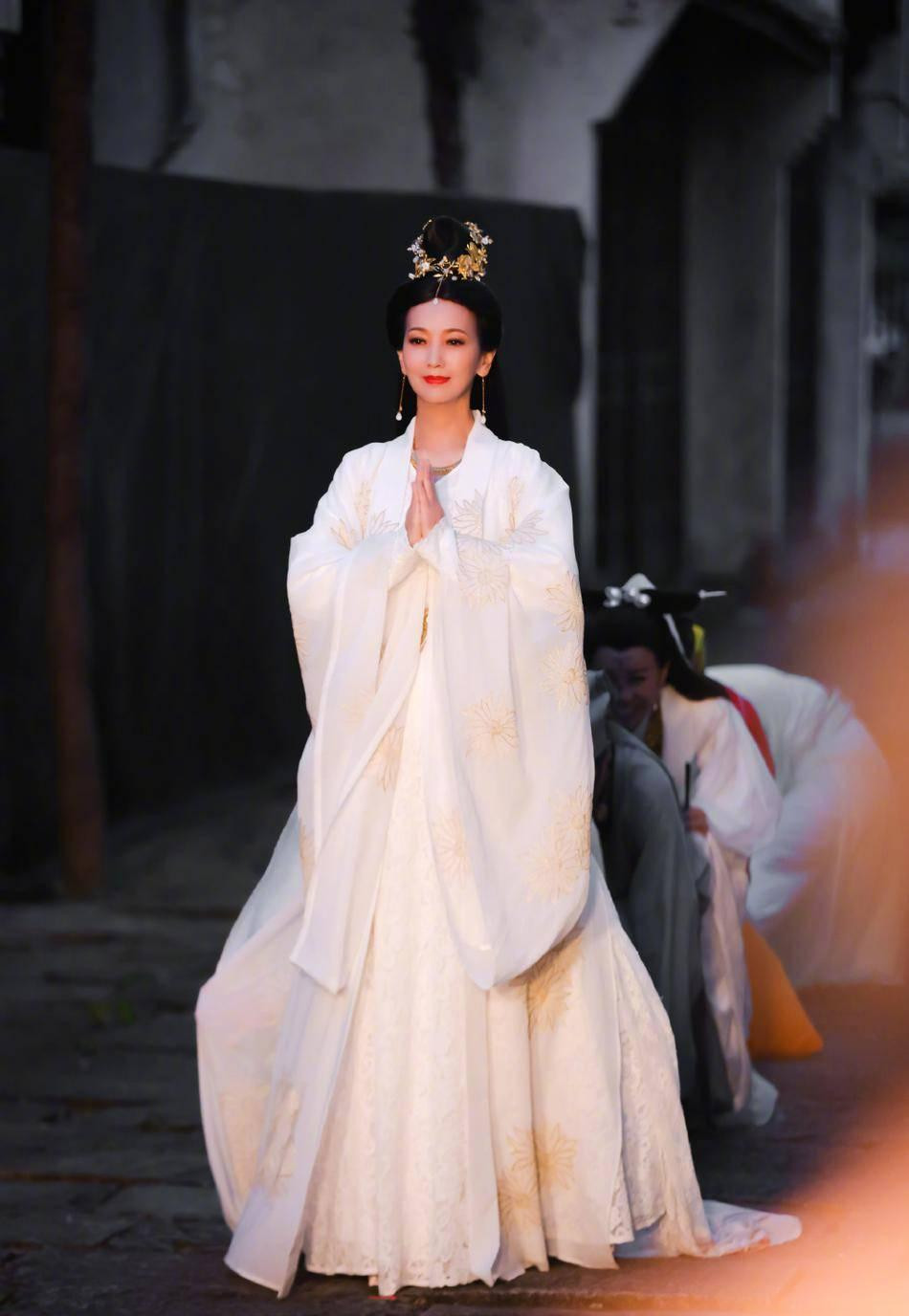 Bà được nhớ đến với nhiều vai diễn ấn tượng trong các tác phẩm kinh điển như Phùng Trình Trình (Bến Thượng Hải 1980), Chu Chỉ Nhược trong (Ỷ thiên đồ long ký 1978), Tô Dung Dung trong (Sở Lưu Hương 1979), Bạch Tố Trinh trong (Tân bạch nương tử truyền kỳ 1992)...