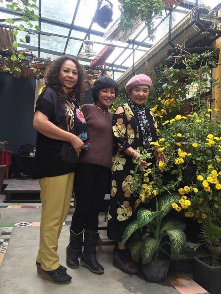 NSƯT Thanh Loan và NSƯT Thanh Quý, NSƯT Tú Oanh. NSƯT Thanh Loan và NSƯT Thanh Quý, NSƯT Tú Oanh.