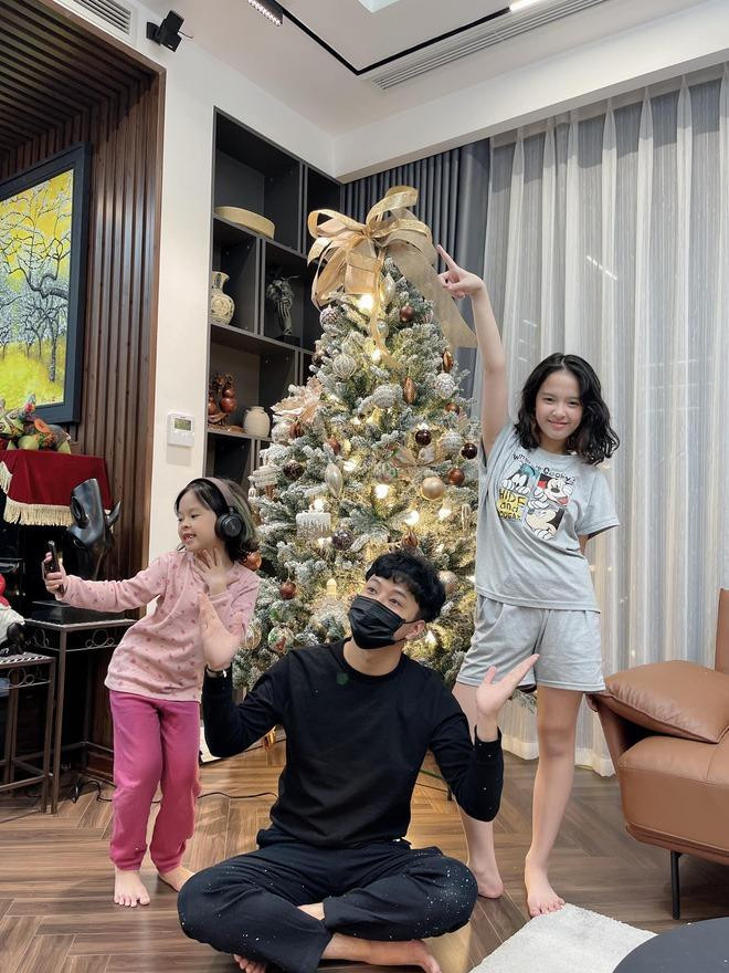 Khoảnh khắc nhí nhảnh của ba bố con