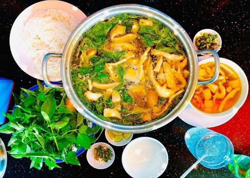 Lẩu gà lá é - món ăn cực kỳ nổi tiếng ở Đà Lạt (ảnh: IT)