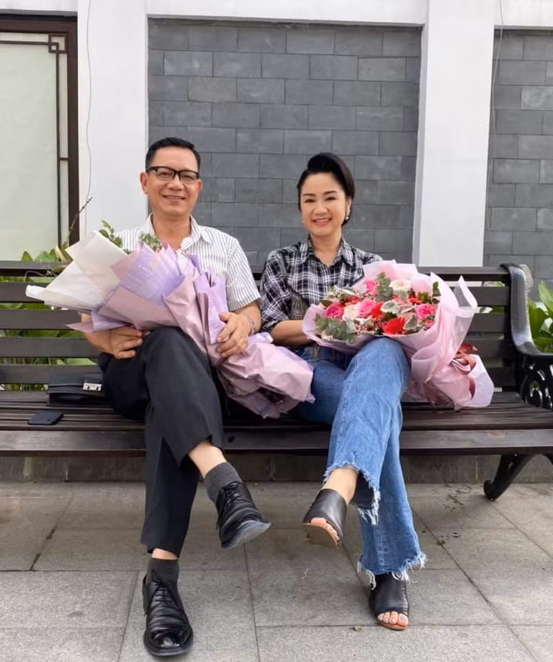 Ông Quân do NSƯT Phạm Cường thủ vai có tình cảm với bà Cúc. Ở những tập cuối, khán giả tò mò không biết số phận của hai nhân vật sẽ như thế nào.
