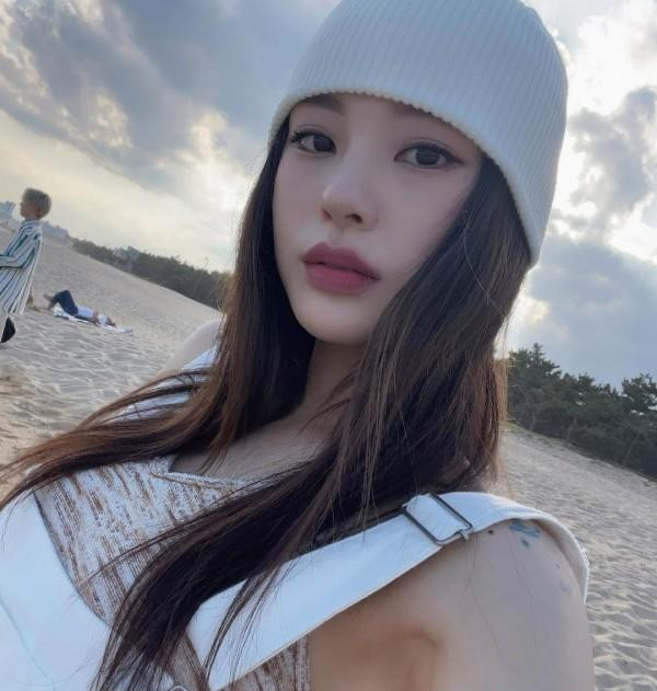 No:ze được cư dân mạng khen ngợi xinh đẹp không kém gì idol