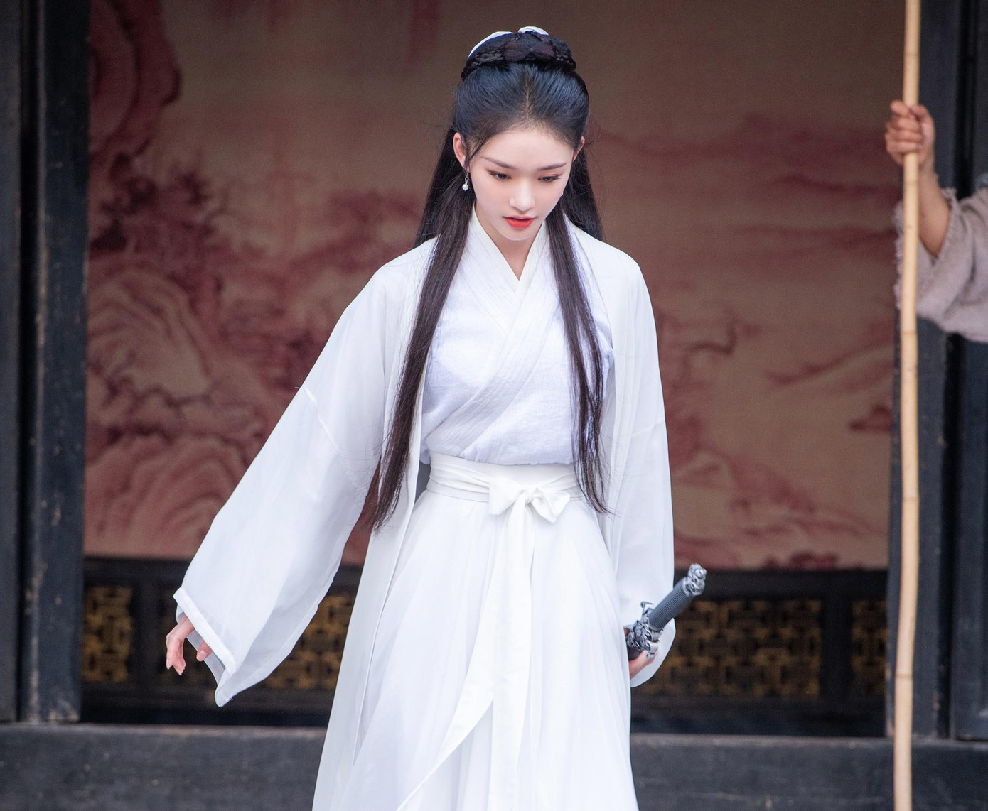 Gần đây, Lâm Duẫn bị khui sống thử với người tình là nam ca sĩ Nhan Nhân Trung.