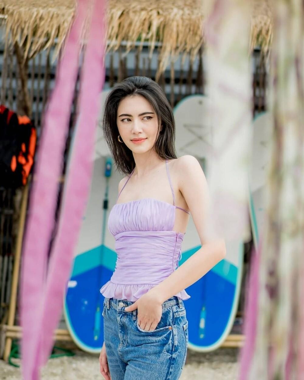 Style của nữ diễn viên vừa trẻ trung vừa gợi cảm được nhiều người yêu thích