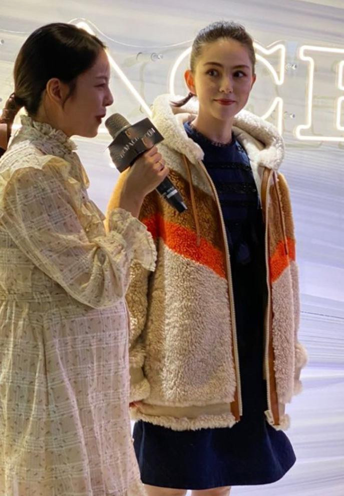 Côn Lăng rạng rỡ sau vụ tai nạn té đập đầu. Côn Lăng rạng rỡ sau vụ tai nạn té đập đầu.