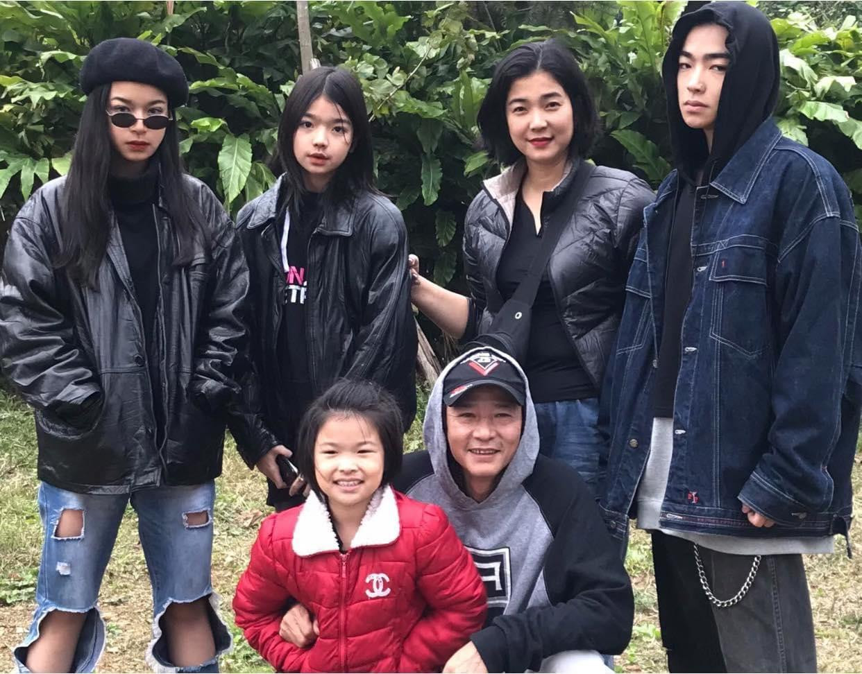 Võ Hoài Nam từng lý giải về sự vắng mặt trên màn ảnh suốt 16 năm trời là vì muốn chăm lo cho vợ con: “Sở dĩ vì sao trong 16 năm không đi làm phim, mặc dù có những kịch bản rất hay. Nhưng việc không đi đóng phim không phải là ở kịch bản hay hay dở, ở việc nhiệt huyết có hay không nữa, mà đơn giản là vì các con. Tôi có 4 đứa con. Lo việc ăn, việc mặc, lo tiền học phí, viện phí, đủ các thứ tiền trên đời...”