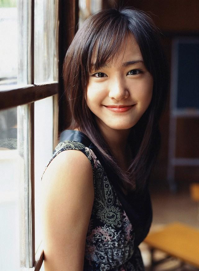 Bên cạnh đó, cô còn là gương mặt quảng cáo ăn khách ở đất nước mặt trời mọc.