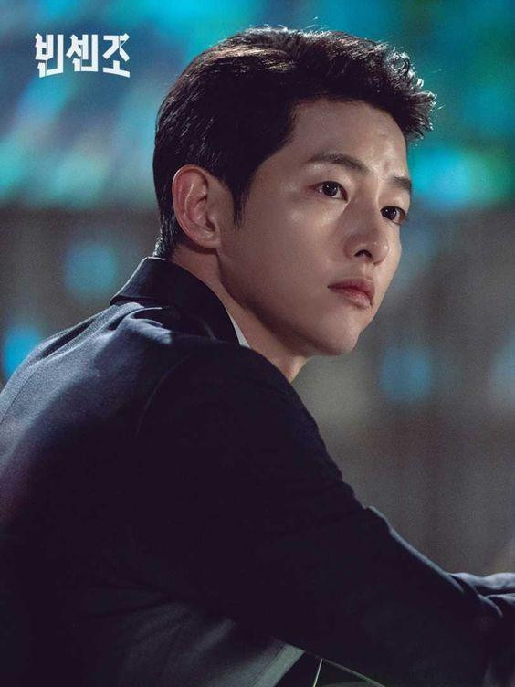 Song Joong Ki đã 35 tuổi nhưng vẫn trẻ trung và ngày càng phong độ
