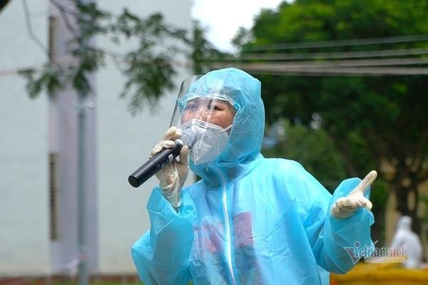 Phương Thanh nhiệt tình tham gia công tác thiện nguyện hỗ trợ phòng chống dịch COVID-19 tại TP HCM Phương Thanh nhiệt tình tham gia công tác thiện nguyện hỗ trợ phòng chống dịch COVID-19 tại TP HCM