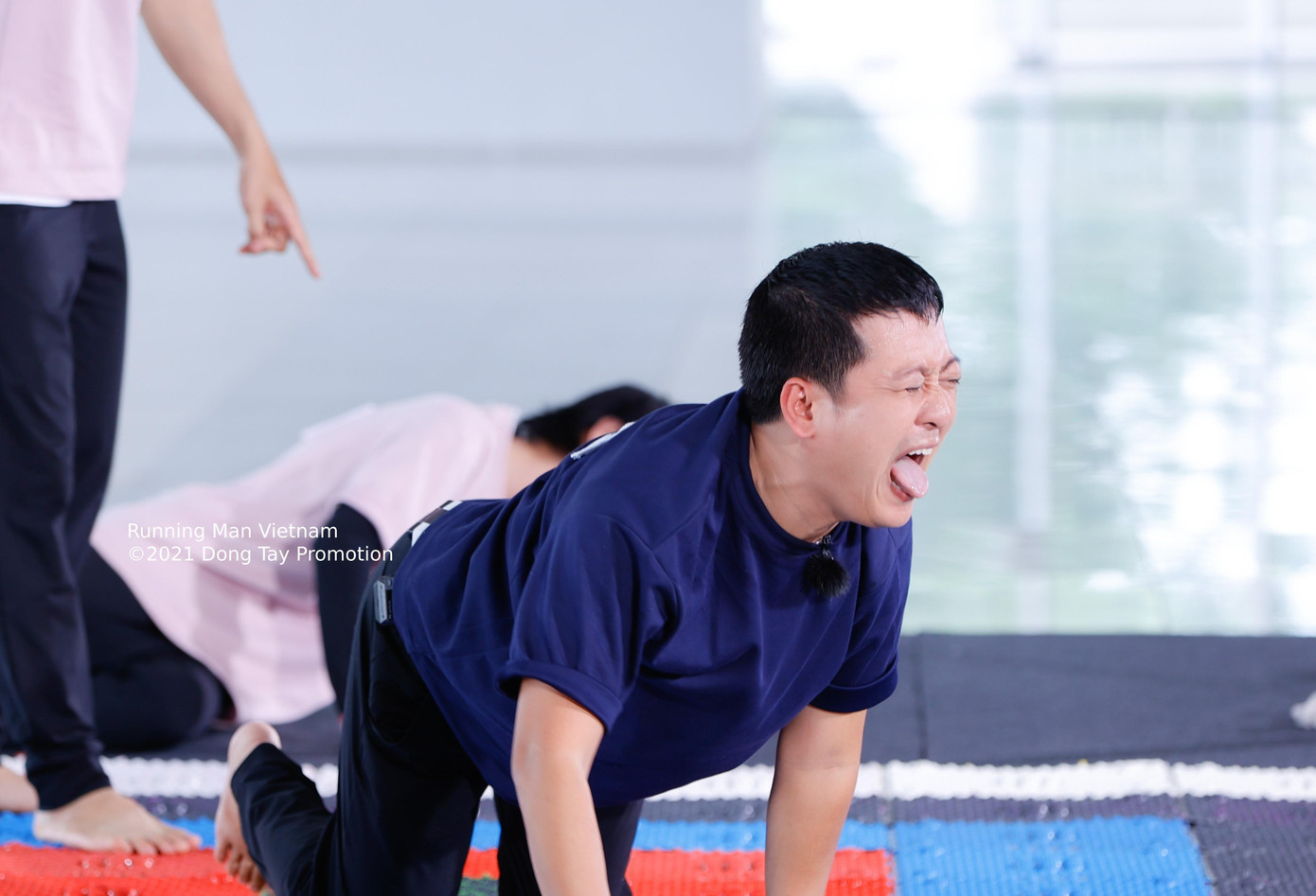 Những biểu cảm nhăn nhó “xỉu lên xỉu xuống” của Trường Giang và Ninh Dương Lan Ngọc khiến cho người xem cũng thấy… đau.