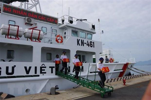 Lực lượng kiểm ngư đưa thùng phiếu của 20 khu vực bỏ phiếu sớm của huyện Trường Sa vào ngày 16/5 vừa qua vào bàn giao cho Ủy ban bầu cử huyện Trường Sa. (Ảnh: TTXVN) Lực lượng kiểm ngư đưa thùng phiếu của 20 khu vực bỏ phiếu sớm của huyện Trường Sa vào ngày 16/5 vừa qua vào bàn giao cho Ủy ban bầu cử huyện Trường Sa. (Ảnh: TTXVN)