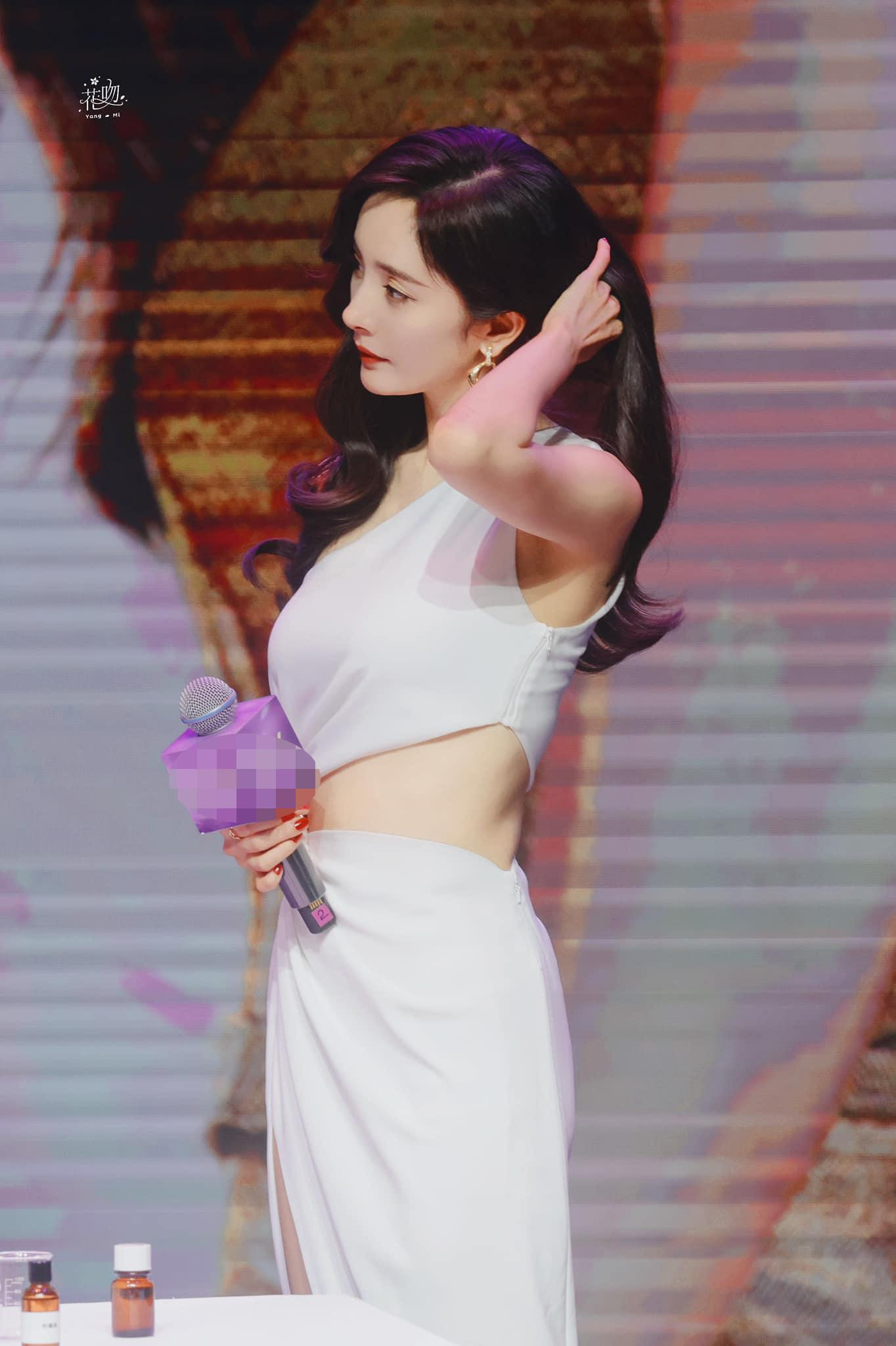 Dương Mịch ngày càng đẹp sắc sảo, mặn mà dù có nhiều nghi vấn cô đã đụng chạm dao kéo để có được diện mạo như hiện tại.