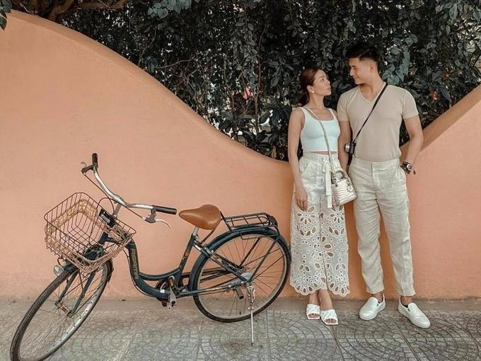 Gần đây, bộ ảnh du lịch được cặp đôi chia sẻ cũng nhận được nhiều sự chú ý