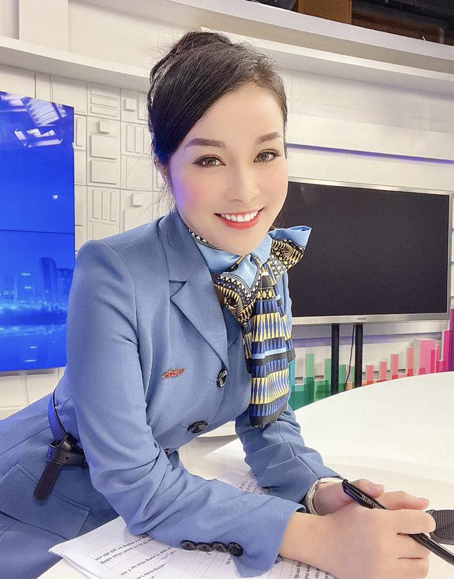 Chạm ngõ điện ảnh từ sớm nhưng hiện tại Minh Hương đã chuyển hướng sang làm người dẫn chương trình, BTV của truyền hình ANTV. Cô dành thời gian tập trung cho công việc và chăm sóc gia đình. Chỉ khi nhớ nghề, chọn được vai phù hợp cô mới nhận lời quay lại sau thời gian gác nghiệp diễn.