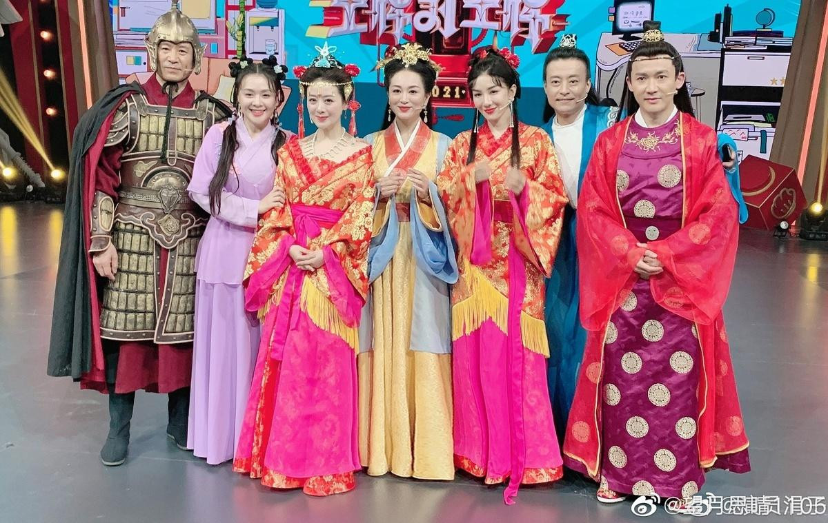 “Lên Nhầm Kiệu Hoa Được Chồng Như Ý” là bộ phim truyền hình đình đám sản xuất năm 2000 gắn liền với thế hệ 8X, 9X. Phim đã làm nên tên tuổi của các diễn viên như Huỳnh Dịch, Lý Giai Lân, Nhiếp Viễn, Sư Tiểu Hồng