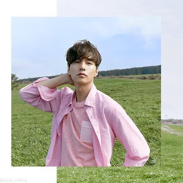 Mới đây, Won Bin đã cho ra mắt bộ ảnh mùa hè, ngay lập tức đã trở thành đề tài nóng trên nhiều diễn đàn mạng xã hội Hàn Quốc.