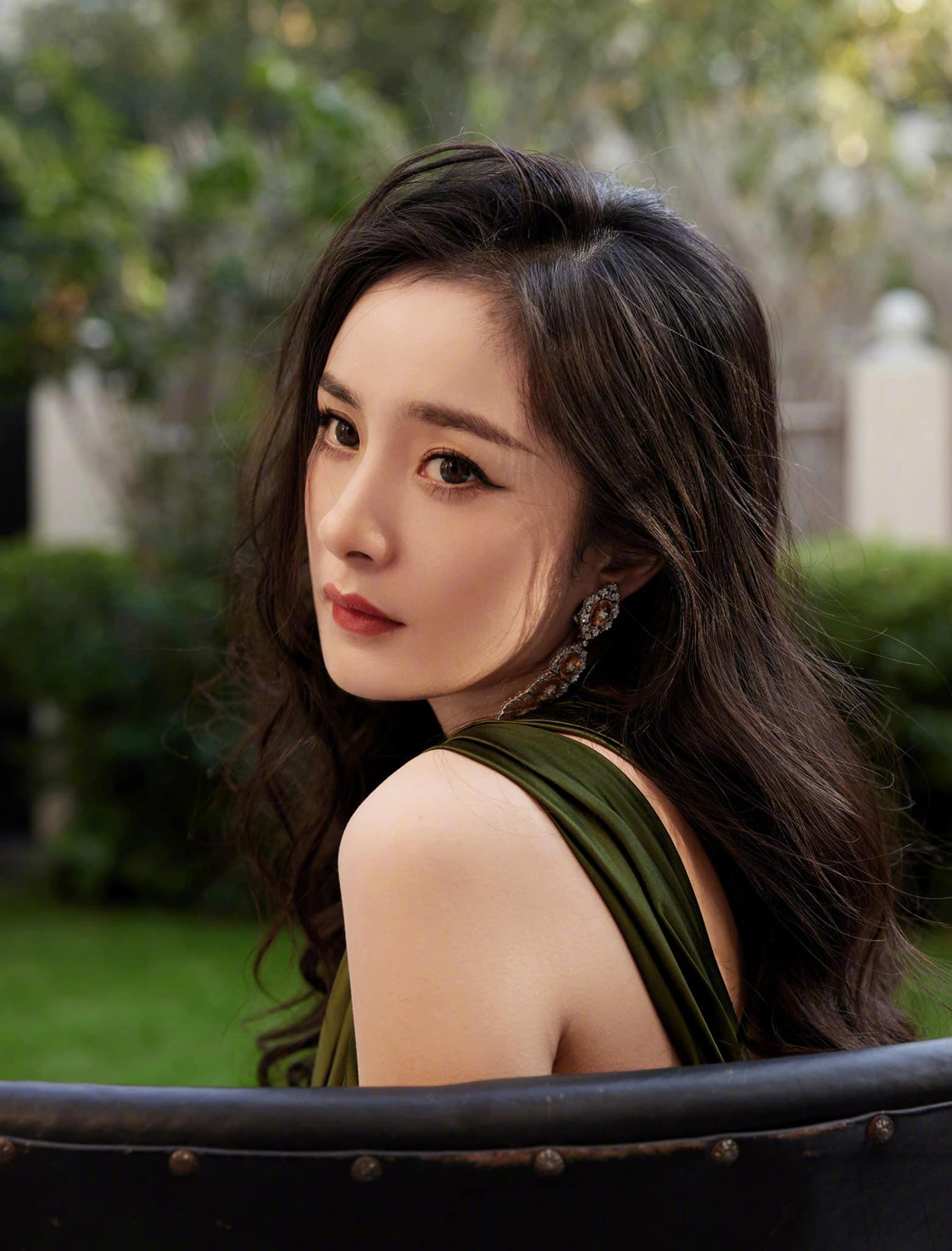 Trong danh sách những cái tên vinh dự giành được danh hiệu Nữ thần Kim Ưng qua các năm, nhiều người sẽ bất ngờ khi thiếu đi cái tên Dương Mịch. Dù độ nổi tiếng không thuyên giảm nhưng cô vẫn khá “vô duyên” với giải thưởng này.