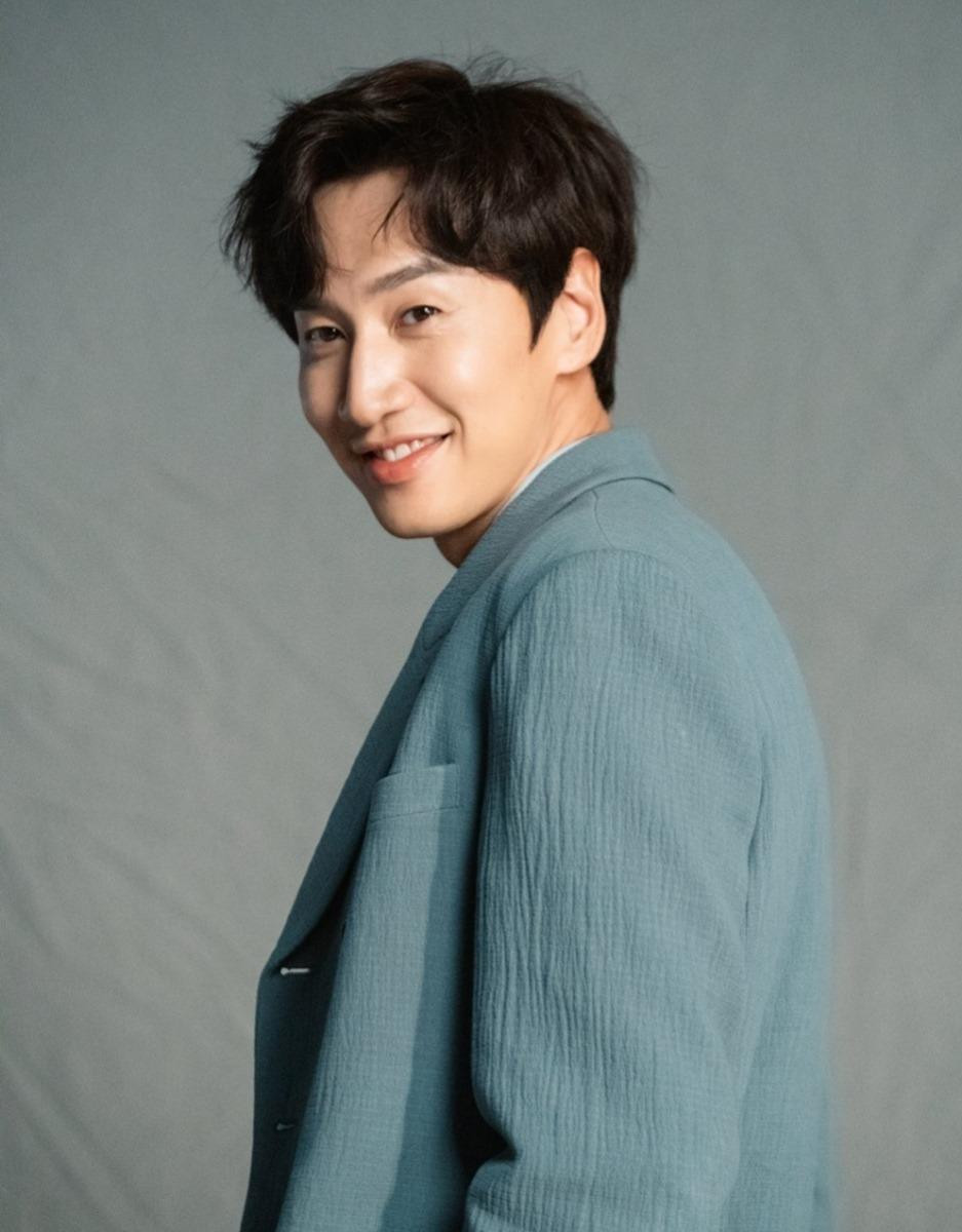 Xếp ở vị trí cuối cùng là Lee Kwang Soo – ngôi sao nổi tiếng nhất Running Man một thời. Lee Kwang Soo thu nhập 2,8 tỷ won từ quảng cáo. Mỗi hợp đồng của anh dao động từ 200 triệu won đến 1 tỷ won. Xếp ở vị trí cuối cùng là Lee Kwang Soo – ngôi sao nổi tiếng nhất Running Man một thời. Lee Kwang Soo thu nhập 2,8 tỷ won từ quảng cáo. Mỗi hợp đồng của anh dao động từ 200 triệu won đến 1 tỷ won.