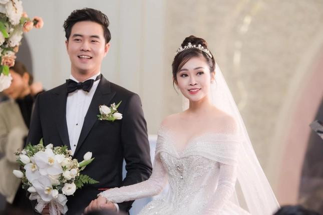 Vợ chồng Đức Hiếu - Thùy Linh Vợ chồng Đức Hiếu - Thùy Linh