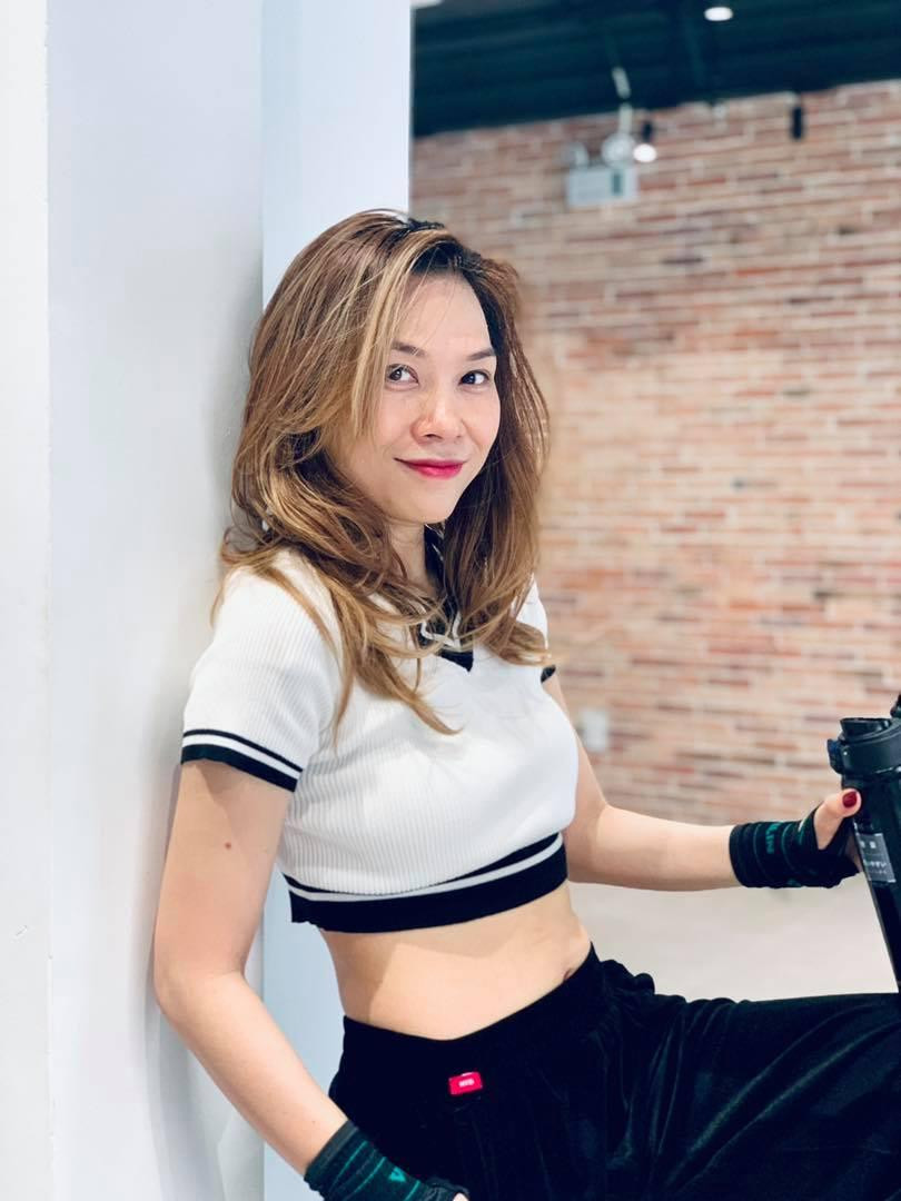 Phong cách ăn mặc của giọng ca “Ước gì” cũng được đánh giá cao. Mỹ Tâm ngày càng nhuận sắc, lên đồ chuẩn chỉnh, quyến rũ lại không phô trương