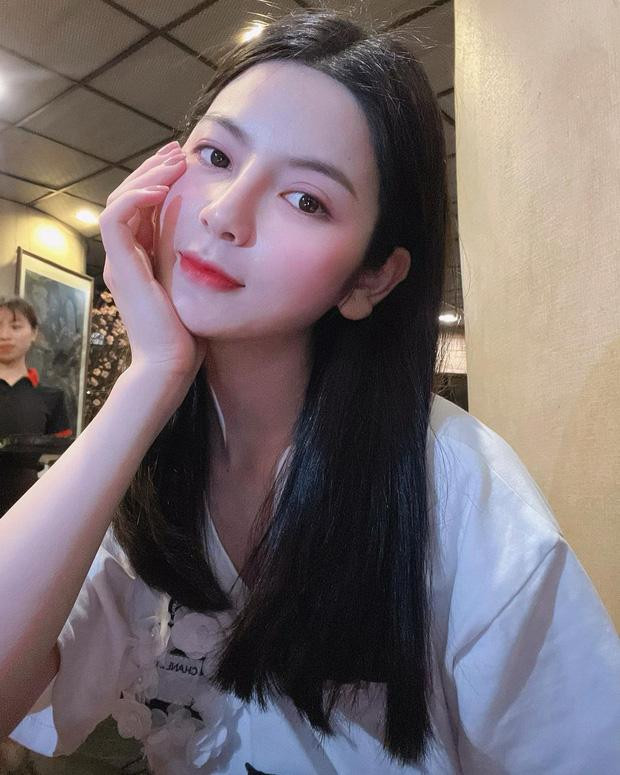 "Bạn gái tin đồn" của Quang Hải "Bạn gái tin đồn" của Quang Hải