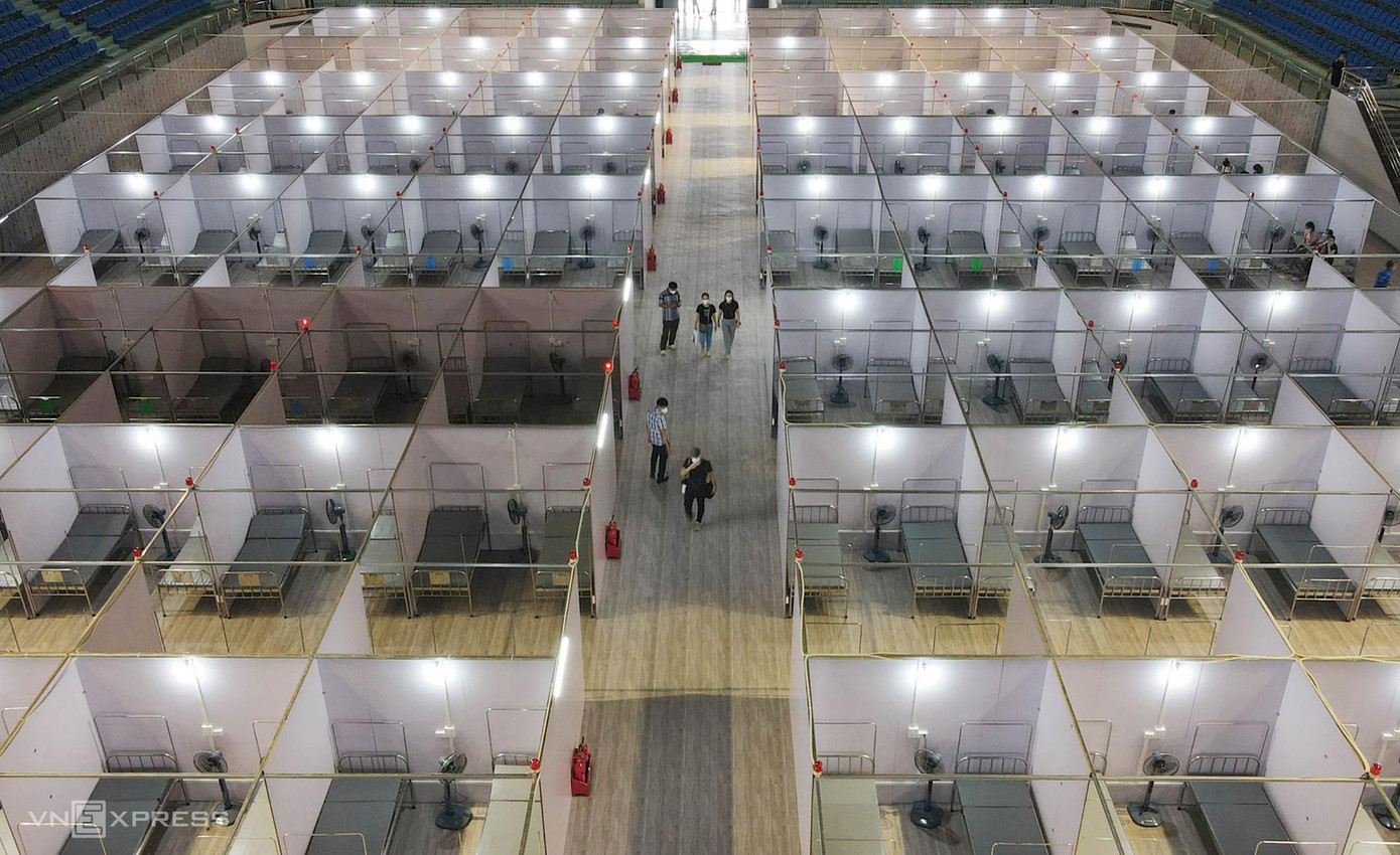 Bệnh viện dã chiến số 2 tỉnh Bắc Giang có 628 giường bệnh, trong đó 620 giường cho bệnh nhân thông thường và 8 giường dành cho bệnh nhân nặng. Cơ sở này có chức năng cách ly, chăm sóc, điều trị và cấp cứu bệnh nhân Covid-19. Các phòng bệnh nhân được bố trí bằng vách ngăn, theo nguyên tắc một chiều, tách biệt, phòng chống lây nhiễm chéo. Bệnh viện dã chiến số 2 tỉnh Bắc Giang có 628 giường bệnh, trong đó 620 giường cho bệnh nhân thông thường và 8 giường dành cho bệnh nhân nặng. Cơ sở này có chức năng cách ly, chăm sóc, điều trị và cấp cứu bệnh nhân Covid-19. Các phòng bệnh nhân được bố trí bằng vách ngăn, theo nguyên tắc một chiều, tách biệt, phòng chống lây nhiễm chéo.