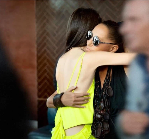 Tấm lưng không tì vết của người phụ nữ 72 tuổi