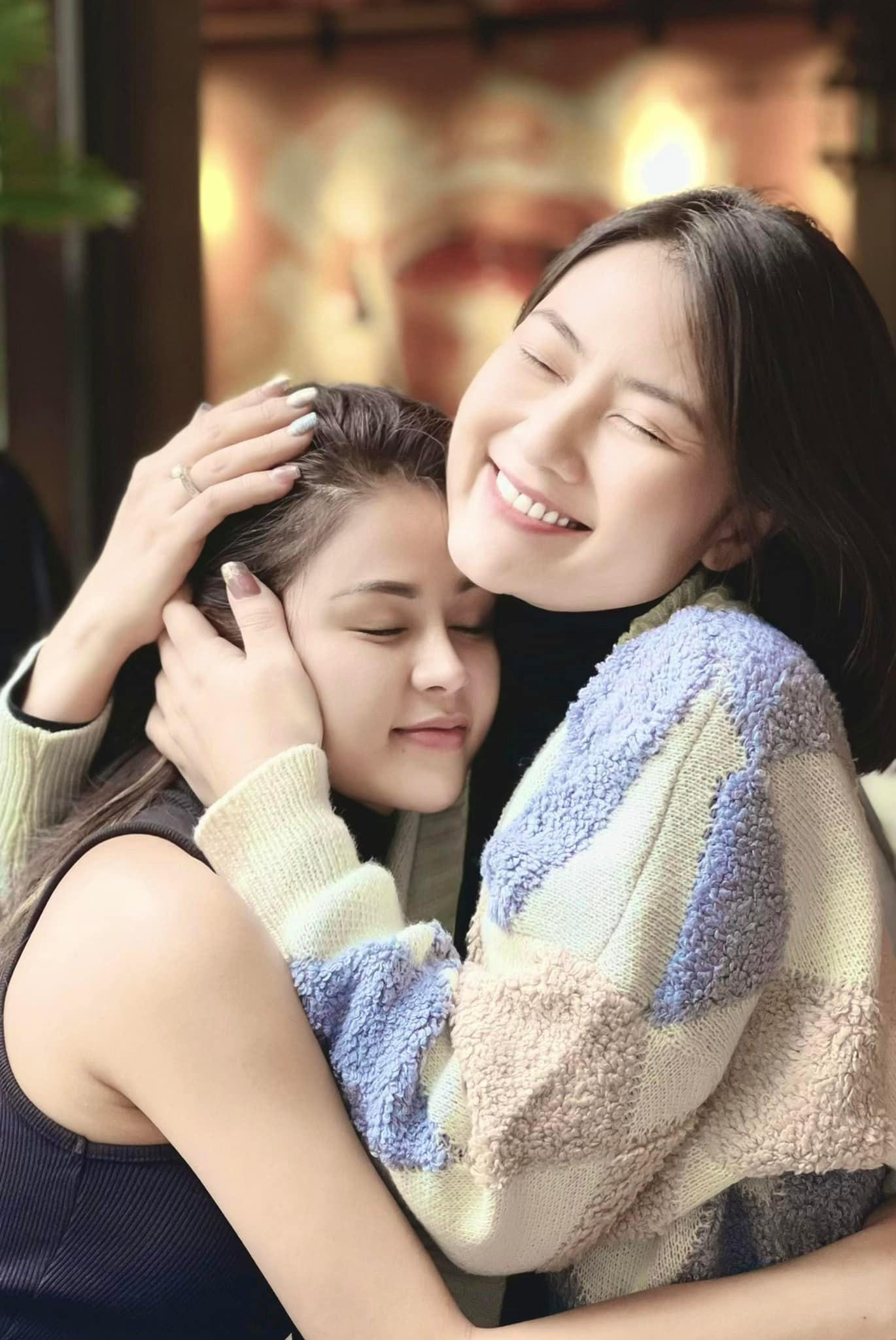 Chia sẻ về những phân cảnh diễn cùng nhau trong “Mặt nạ gương”, Lương Thu Trang” nói: &quot;Tất cả những phân đoạn tôi đóng với chị Ngọc Lan đều để lại rất nhiều ấn tượng. Những đoạn để nổi bật nhân vật Hoa, chị Ngọc Lan sẽ nhu lại, ngược lại tôi cũng vậy. Đó là điều mà tôi nghĩ không phải diễn viên nào cũng làm được&quot;.