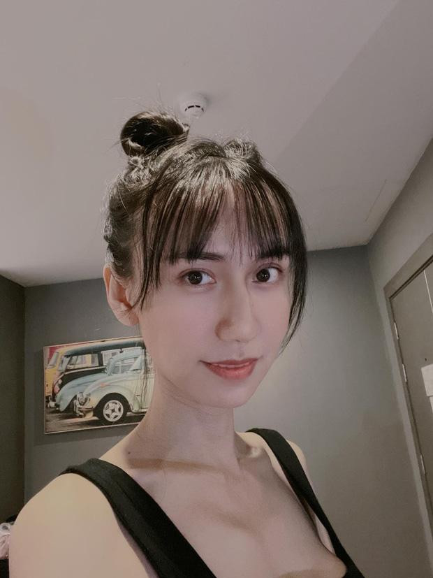 Sau một thời gian dài vắng bóng trên mạng xã hội, mới đây, Lynk Lee đã xuất hiện với một hình ảnh mới. Cô thông báo mình đã cắt bỏ yết hầu: "Linh đã gọt trái cổ lâu rồi, tại nghỉ dịch không chia sẻ gì nên mọi người hỏi quá trời. Đợi một thời gian nữa Linh sẽ chia sẻ hết".