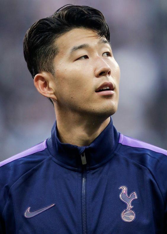 Son Heung Min là cầu thủ bóng đá duy nhất lọt vào danh sách này. Ngôi sao thuộc biên chế CLB Tottenham Hotspur nhận được 15,6 tỷ won cho quảng cáo với 600 triệu won/1 hợp đồng. Son Heung Min là cầu thủ bóng đá duy nhất lọt vào danh sách này. Ngôi sao thuộc biên chế CLB Tottenham Hotspur nhận được 15,6 tỷ won cho quảng cáo với 600 triệu won/1 hợp đồng.