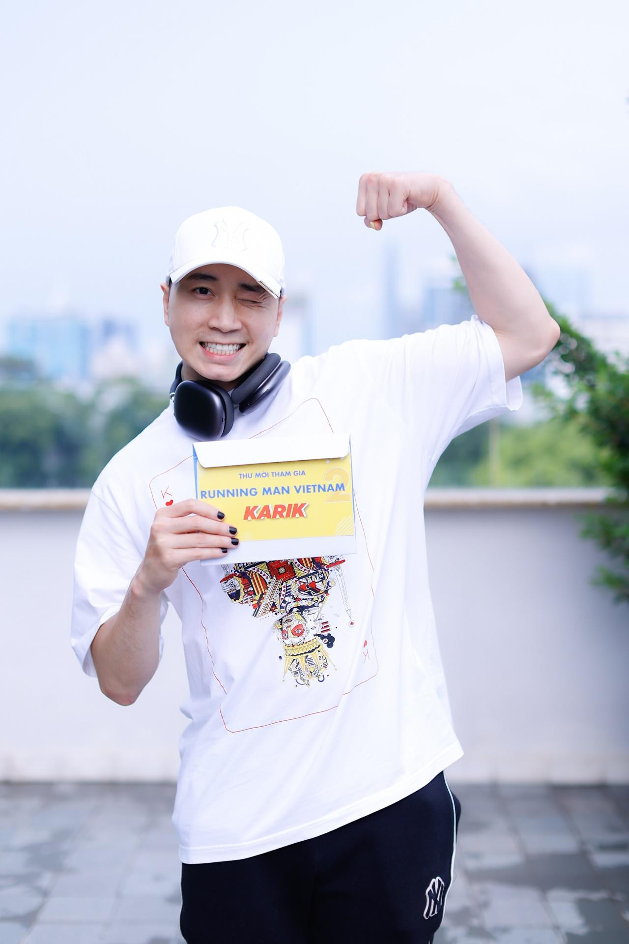 Là gương mặt mới của mùa 2, điều mà fan của Karik lo lắng nhất hiện tại chính là chấn thương chân có làm ảnh hưởng tới việc tham Running Man Vietnam hay không. Karik đã chia sẻ: “Chân của Karik thật sự chưa lành hẳn nhưng không phải là vấn đề vì một khi Karik đã thích là… liều lắm. Hi vọng mọi thứ sẽ ổn”.