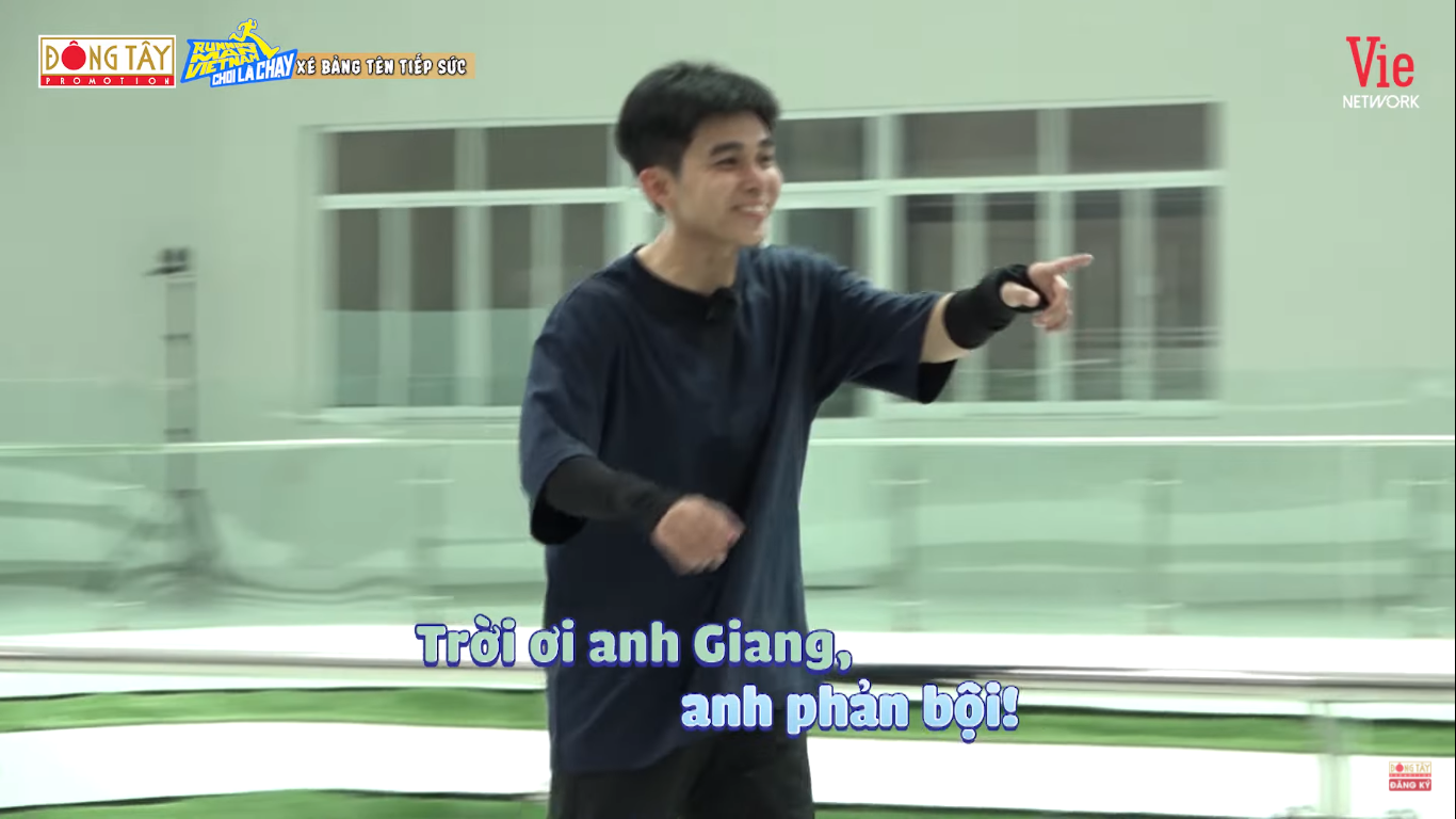 Đến cả thành viên cùng đội Trường Giang là Jun Phạm cũng bất ngờ vì chiêu trò phản bội của anh cả Đến cả thành viên cùng đội Trường Giang là Jun Phạm cũng bất ngờ vì chiêu trò phản bội của anh cả