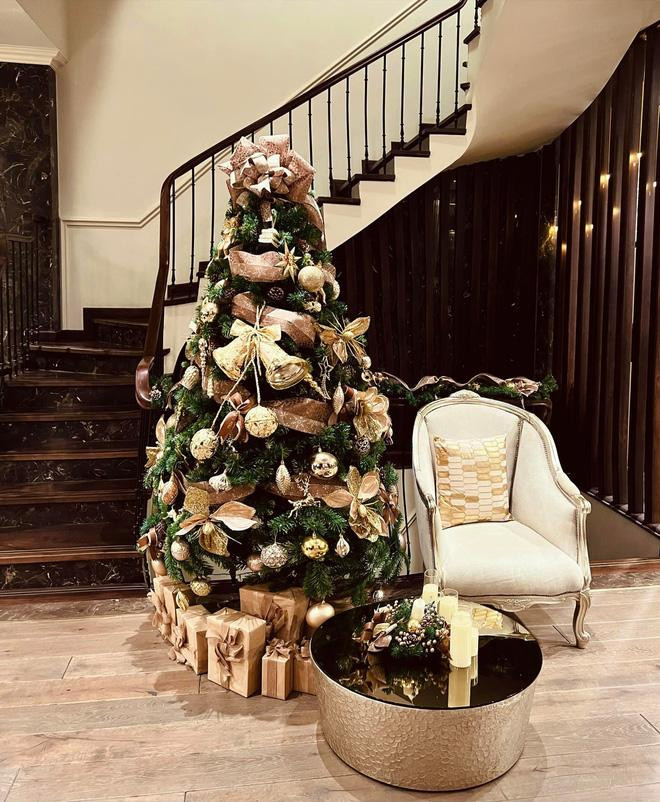 Từng góc nhỏ trong nhà được nữ diễn viên bày biện kỹ càng, phối những gam màu hài hòa, ấm áp.