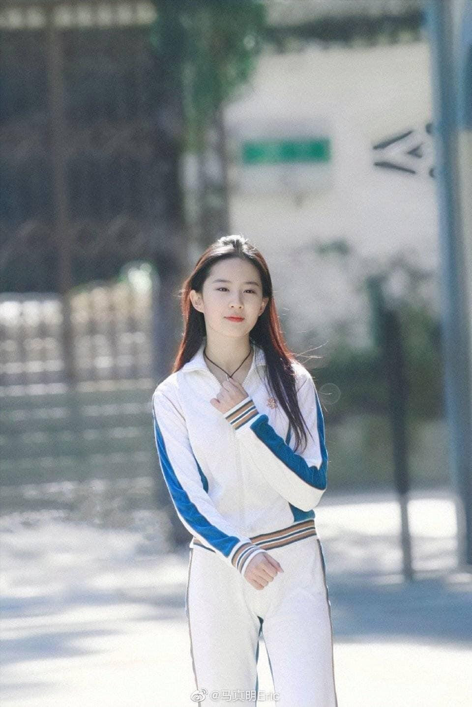 Không phải vô cớ mà cô trở thành nữ diễn viên nổi đình đám suốt chục năm trời lăn lộn showbiz. Không phải vô cớ mà cô trở thành nữ diễn viên nổi đình đám suốt chục năm trời lăn lộn showbiz.