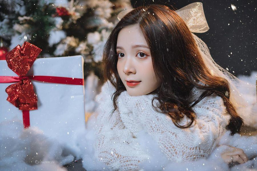 Diễn viên trẻ Ngọc Huyền (Mặt Nạ Gương) khoe loạt ảnh đón Noel xinh như công chúa.